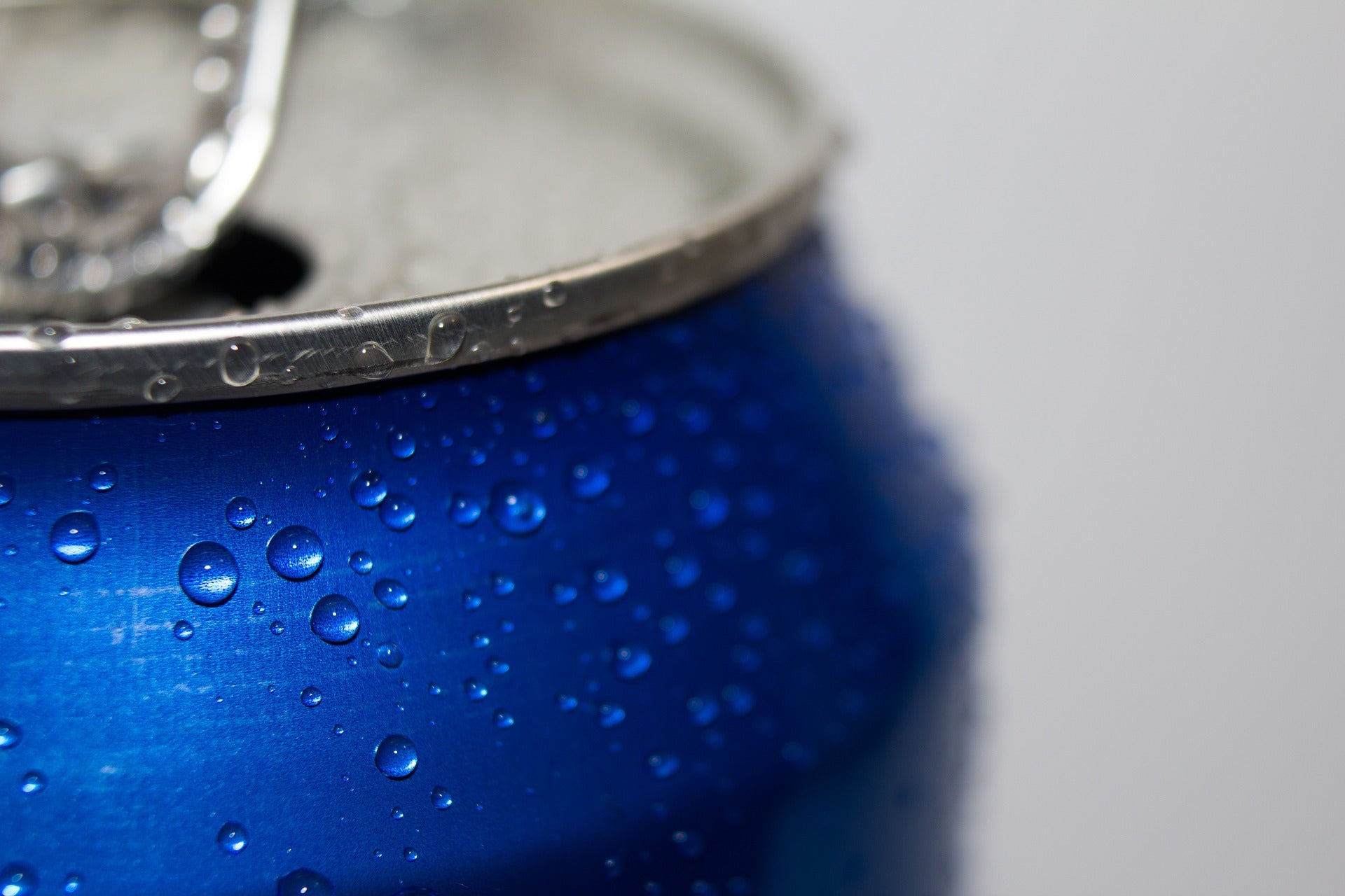 Cans vs Bottles: Which is Best for Beer?